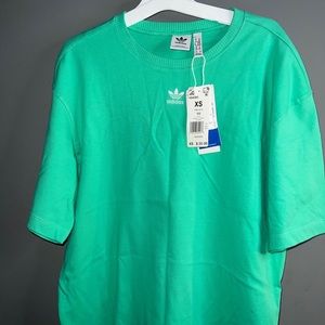 NWT oversized adidas original tee size XS
